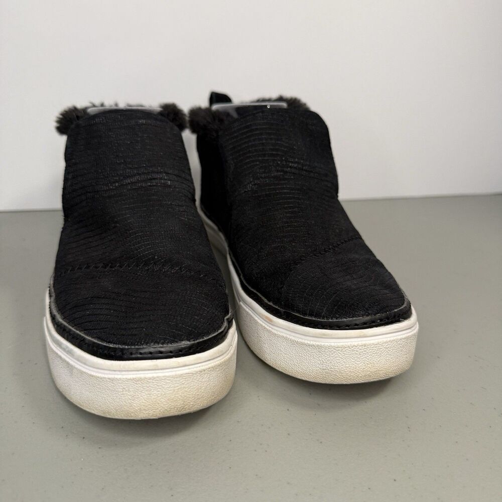TOMS Black Slip-On Platform Sneakers Women’s Size 6.5 (EU 37) Faux Fur Lined